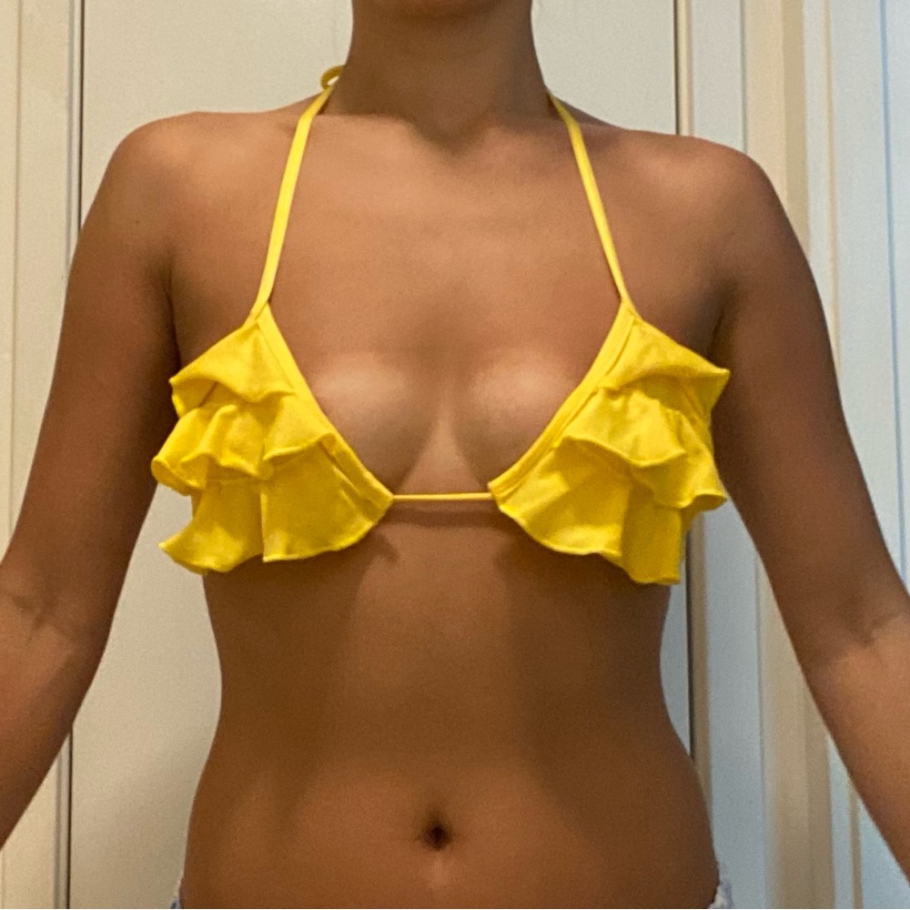 Yellow bikini tops💛